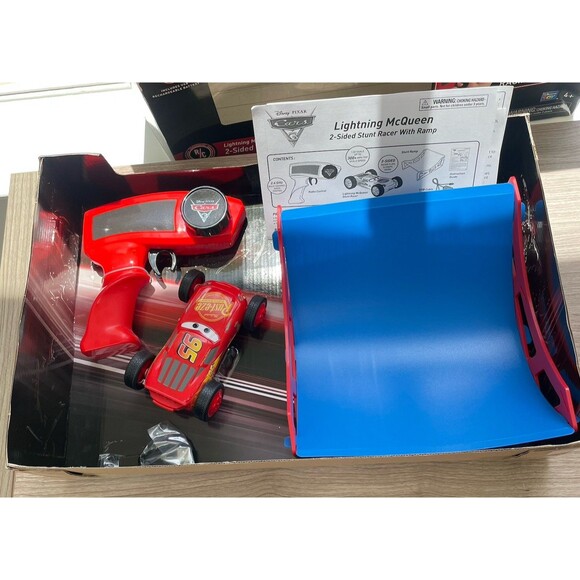 Disney Pixar Cars 3 Red Lightning McQueen 2-Sided RC Stunt Racer & Ramp TRU Excl - Picture 6 of 12